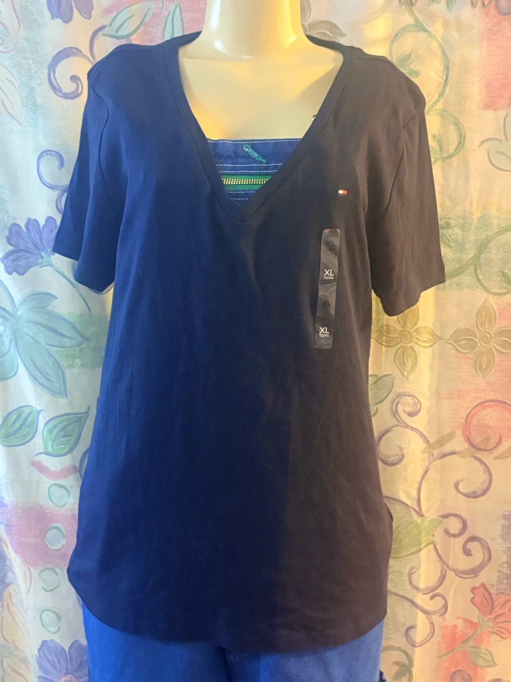 Tommy Hilfiger Women's Navy V-Neck Short Sleeve Top